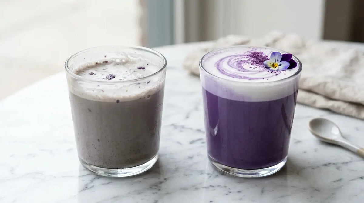 Deux ube lattes comparés : l'un terne et grisâtre à gauche, l'autre bien violet et décoré de fleur à droite